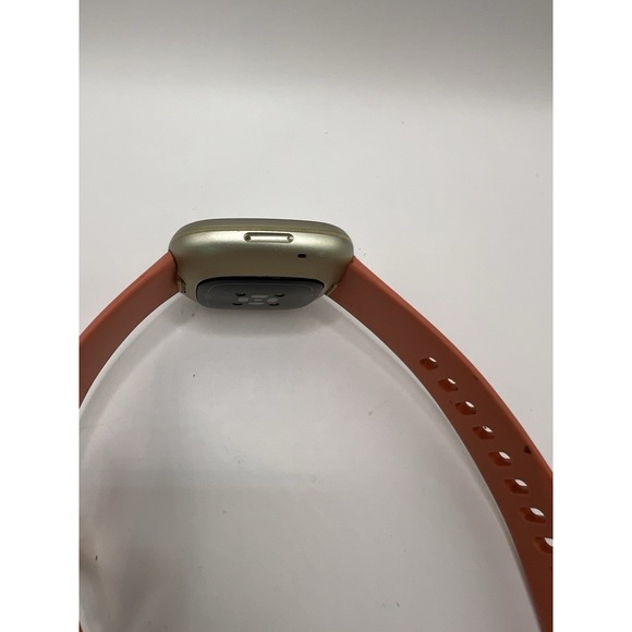 Fitbit Versa Smartwatch Parts Only‎ Does Not Turn On - Picture 2 of 3